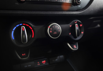 Подержанный автомобиль Kia Rio Sedan 2020 года (14 фото)