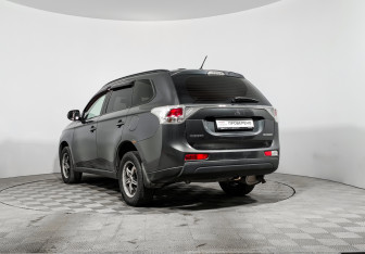 Подержанный автомобиль Mitsubishi Outlander 2013 года (7 фото)