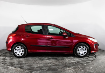 Подержанный автомобиль Peugeot 308 Hatchback 2010 года (4 фото)