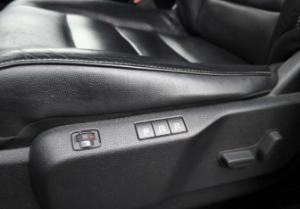 Подержанный автомобиль Peugeot Traveller 2018 года (17 фото)