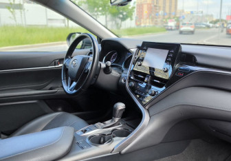Подержанный автомобиль Toyota Camry Sedan 2021 года (12 фото)