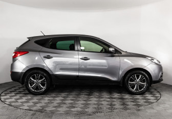 Подержанный автомобиль Hyundai ix35 2015 года (4 фото)
