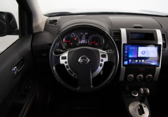 Подержанный автомобиль Nissan X-Trail 2013 года (10 фото)