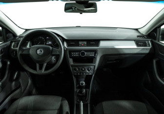 Подержанный автомобиль Skoda Rapid Liftback 2017 года (13 фото)