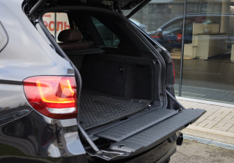 Подержанный автомобиль BMW X5 2013 года (29 фото)