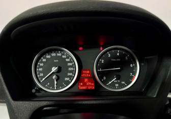 Подержанный автомобиль BMW X6 2013 года (9 фото)