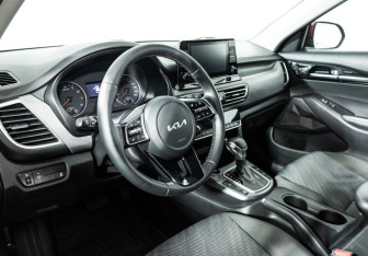 Подержанный автомобиль Kia Seltos 2022 года (11 фото)