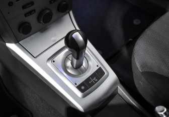 Подержанный автомобиль Opel Astra Hatchback 2010 года (11 фото)