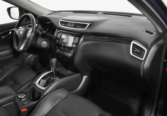 Подержанный автомобиль Nissan X-Trail 2015 года (12 фото)