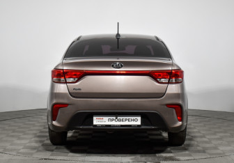 Подержанный автомобиль Kia Rio Sedan 2017 года (6 фото)