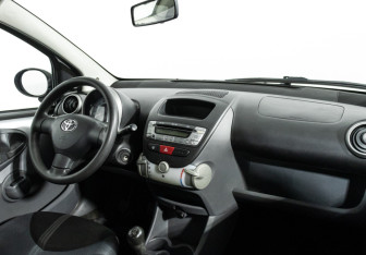 Подержанный автомобиль Toyota Aygo 2006 года (9 фото)