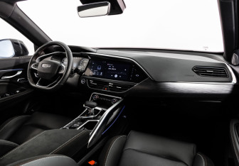 Подержанный автомобиль Geely Tugella 2024 года (11 фото)