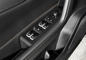 Подержанный автомобиль Geely Okavango 2024 года (10 фото)