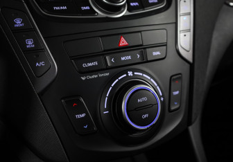 Подержанный автомобиль Hyundai Santa Fe 2012 года (22 фото)