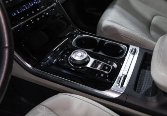 Подержанный автомобиль Kia Carnival 2020 года (25 фото)