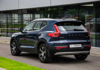 Подержанный автомобиль Volvo XC40 2021 года (8 фото)