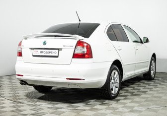 Подержанный автомобиль Skoda Octavia Liftback 2012 года (5 фото)