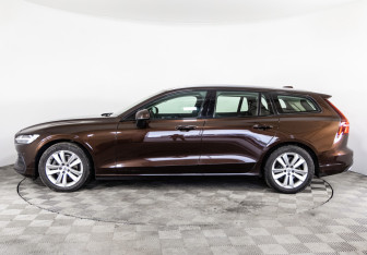Подержанный автомобиль Volvo V60 2019 года (8 фото)