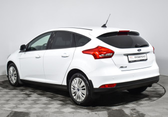 Подержанный автомобиль Ford Focus Hatchback 2019 года (7 фото)