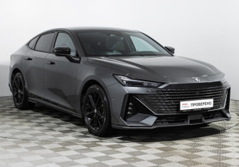 Подержанный автомобиль Changan UNI-V 2023 года (3 фото)