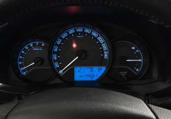 Подержанный автомобиль Toyota Corolla Sedan 2015 года (17 фото)
