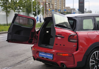Подержанный автомобиль MINI Clubman Wagon 2022 года (7 фото)