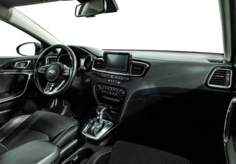 Подержанный автомобиль Kia Ceed Wagon 2019 года (9 фото)