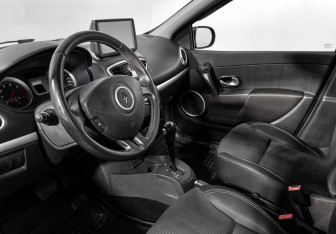 Подержанный автомобиль Renault Clio Hatchback 2010 года (9 фото)