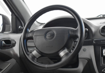Подержанный автомобиль Chevrolet Lacetti Hatchback 2010 года (14 фото)