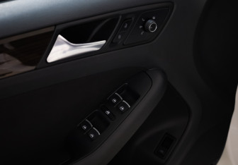 Подержанный автомобиль Volkswagen Jetta Sedan 2015 года (11 фото)