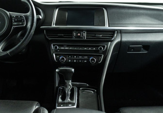 Подержанный автомобиль Kia Optima Sedan 2018 года (13 фото)