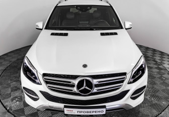 Подержанный автомобиль Mercedes-Benz GLE 2015 года (3 фото)
