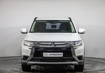 Подержанный автомобиль Mitsubishi Outlander 2018 года (2 фото)