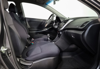 Подержанный автомобиль Hyundai Solaris Sedan 2011 года (16 фото)