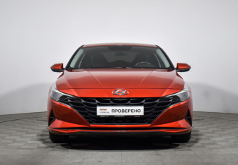 Подержанный автомобиль Hyundai Elantra Sedan 2022 года (2 фото)