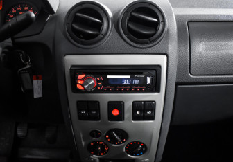 Подержанный автомобиль Renault Logan Sedan 2009 года (15 фото)