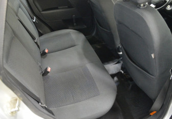 Подержанный автомобиль Ford Fiesta Hatchback 2006 года (12 фото)