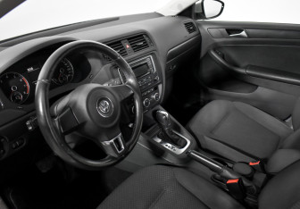 Подержанный автомобиль Volkswagen Jetta Sedan 2014 года (9 фото)