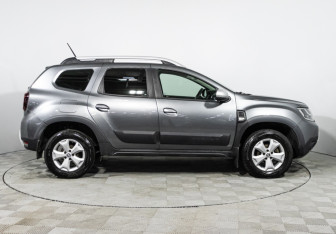 Подержанный автомобиль Renault Duster 2021 года (4 фото)