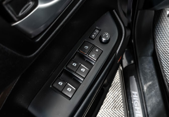 Подержанный автомобиль Toyota Highlander 2014 года (10 фото)