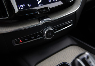 Подержанный автомобиль Volvo XC60 2021 года (17 фото)