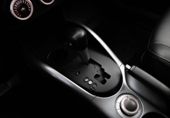 Подержанный автомобиль Mitsubishi Outlander 2006 года (13 фото)
