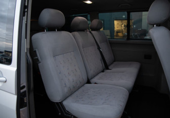 Подержанный автомобиль Volkswagen Transporter Minivan 2005 года (13 фото)