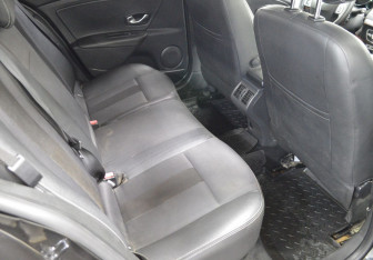 Подержанный автомобиль Renault Fluence 2011 года (13 фото)