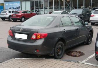 Подержанный автомобиль Toyota Corolla Sedan 2008 года (4 фото)