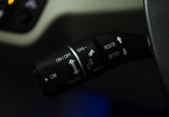 Подержанный автомобиль Hongqi H5 2022 года (23 фото)