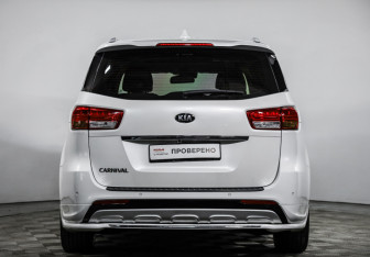 Подержанный автомобиль Kia Carnival 2018 года (6 фото)