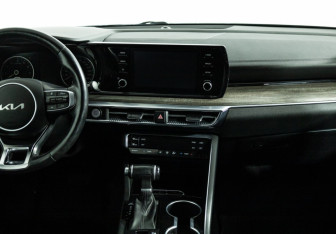 Подержанный автомобиль Kia K5 2022 года (14 фото)