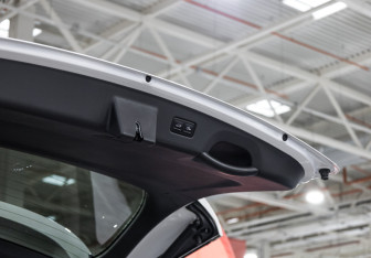 Подержанный автомобиль Kia Carnival 2021 года (34 фото)