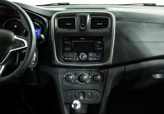 Подержанный автомобиль Renault Logan Sedan 2018 года (14 фото)